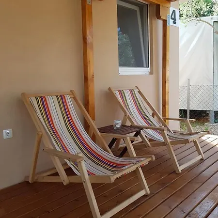 Kamp Kamp Karla & Bruno 2*