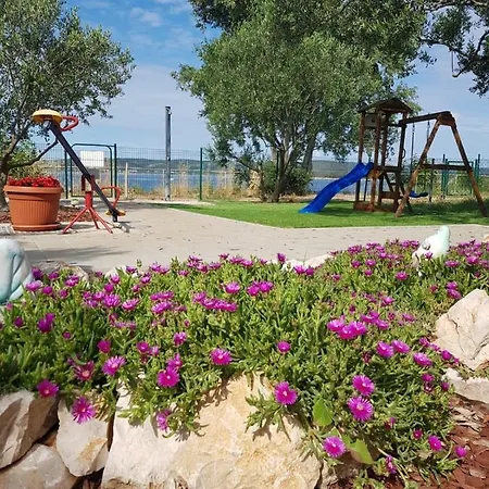 Kamp Kamp Karla & Bruno Sveti Filip i Jakov