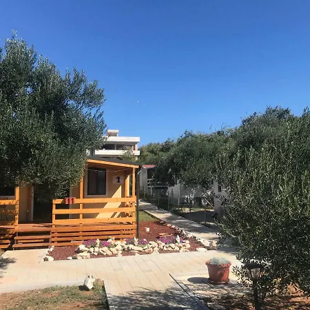 Kamp Karla & Bruno 2* Sveti Filip i Jakov