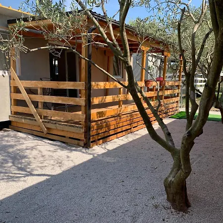 Kamp Karla & Bruno キャンプ場 2*