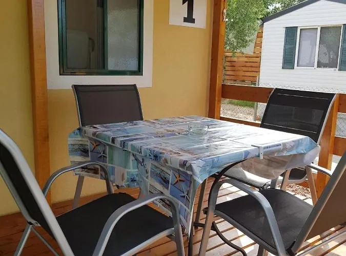 キャンプ場 Kamp Karla & Bruno 2*