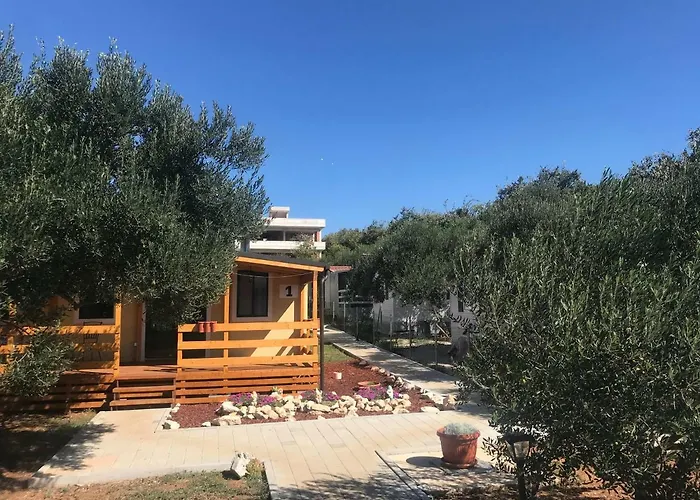 Kamp Karla & Bruno 2* Sveti Filip i Jakov