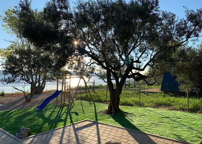 Kamp Karla & Bruno 2* Sveti Filip i Jakov