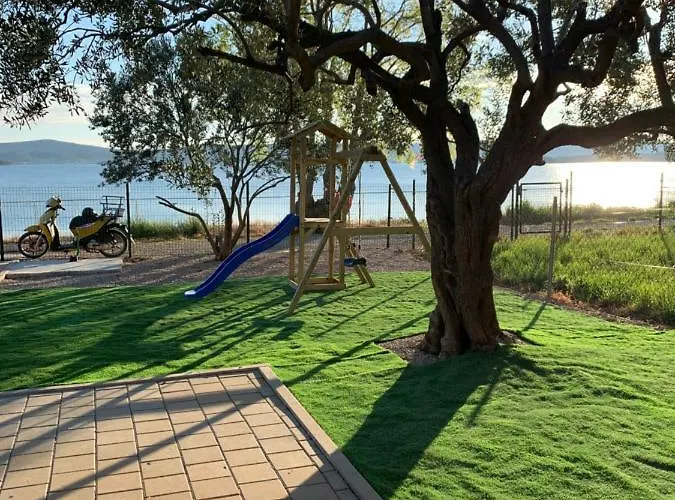 Kamp Karla & Bruno 2* Sveti Filip i Jakov